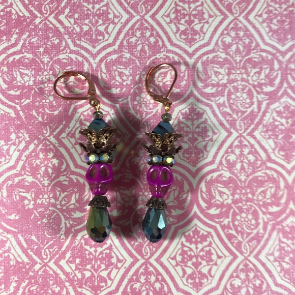 Hot pink royal crown skull earrings. - Picture 2 of 5